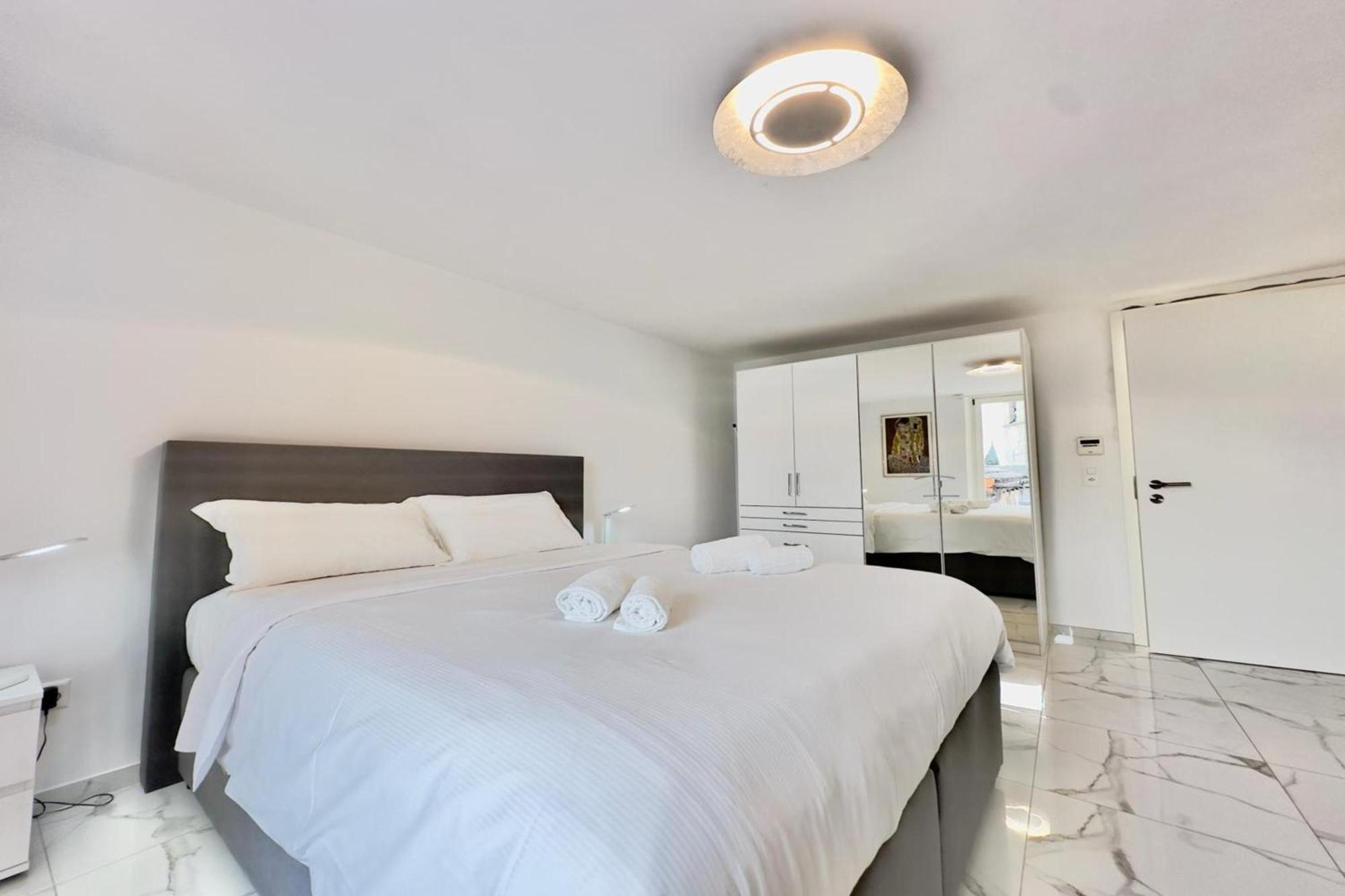 Yellow View Apartment - Happy Rentals Ronco sopra Ascona Dış mekan fotoğraf