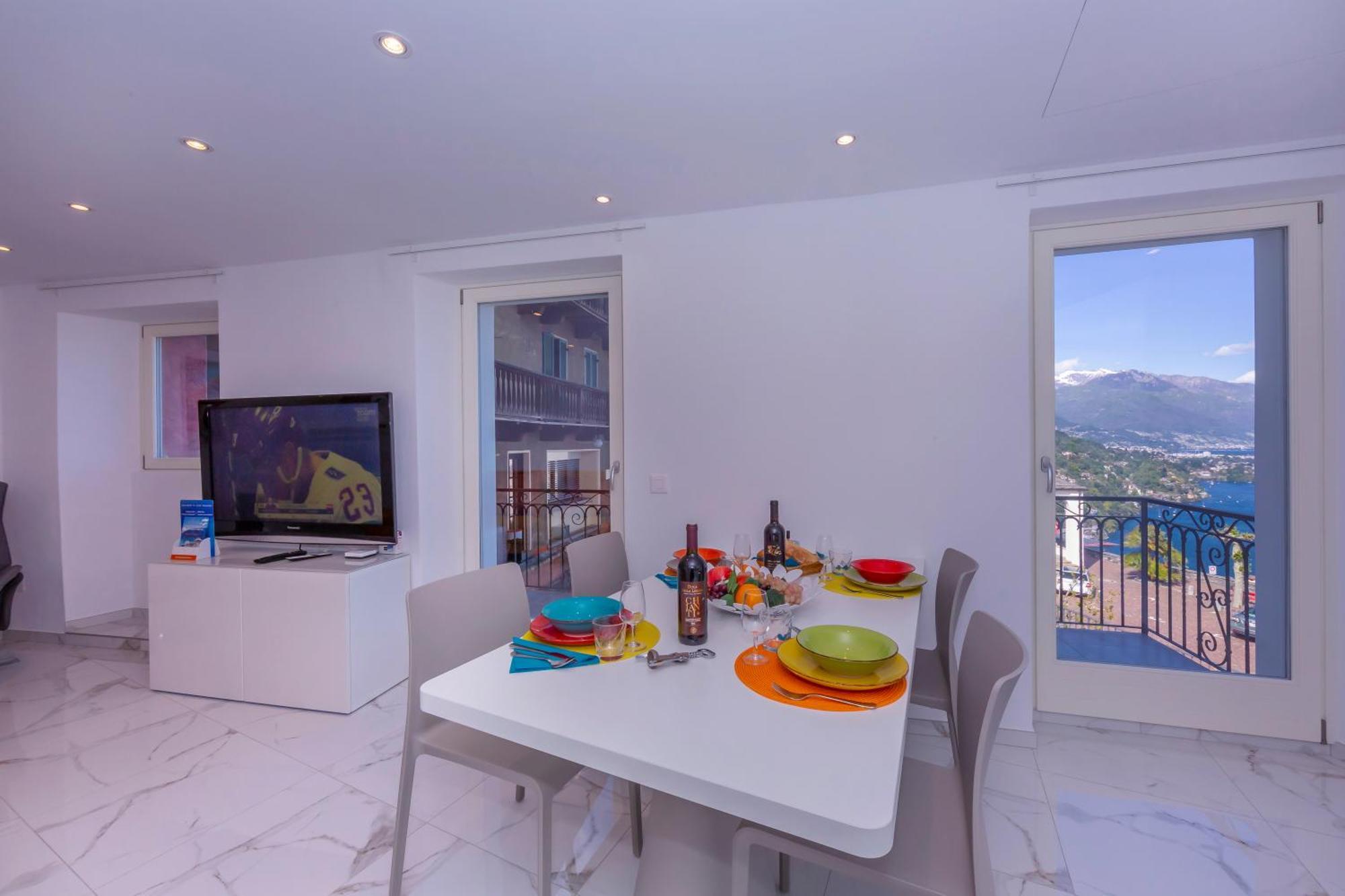 Yellow View Apartment - Happy Rentals Ronco sopra Ascona Dış mekan fotoğraf