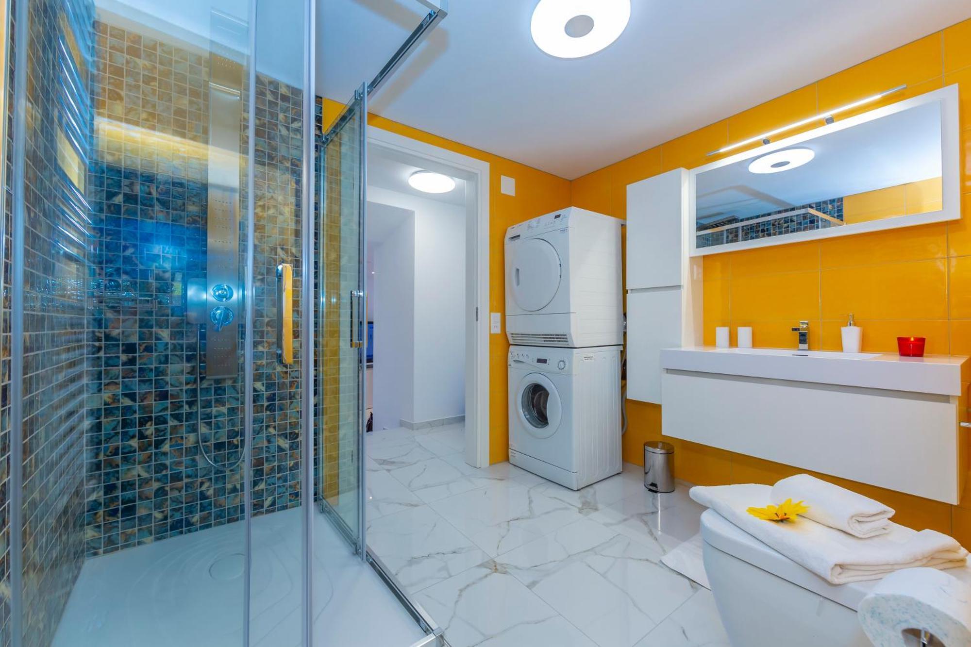Yellow View Apartment - Happy Rentals Ronco sopra Ascona Dış mekan fotoğraf